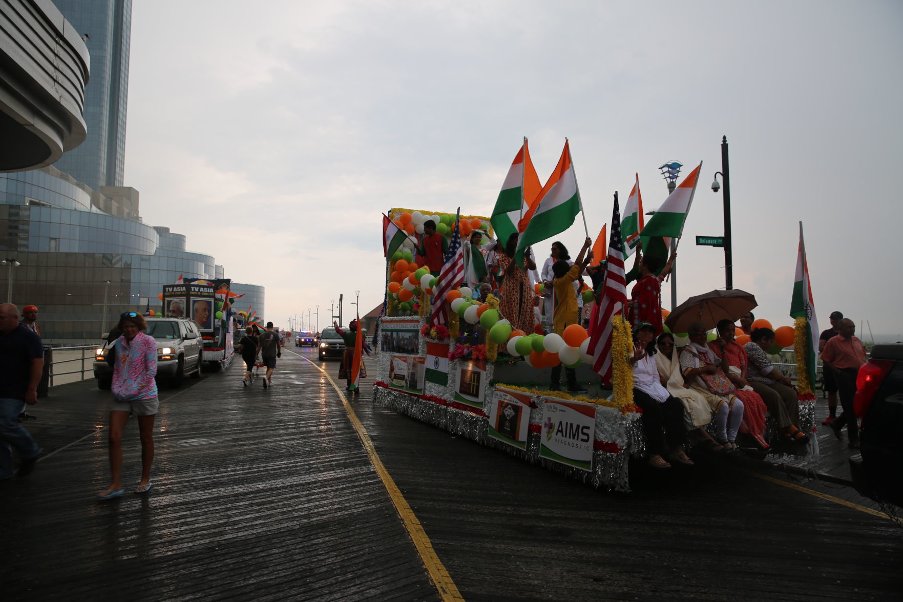081118_gal_parade (18)
